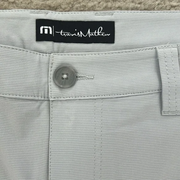 Travis Mathew Men’s shorts - Picture 2 of 6